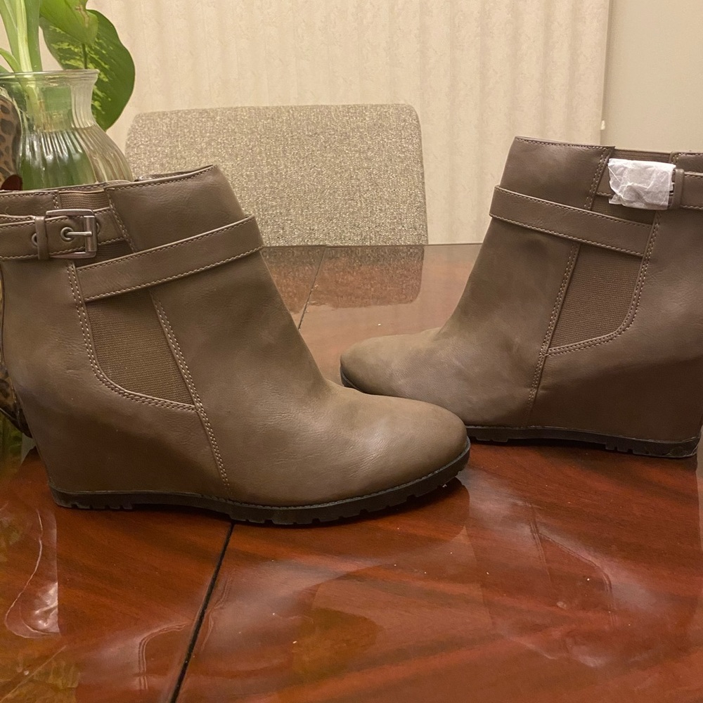 Unisa wedge boots.